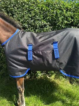 Amigo Føldækken 900D - 50 G. - Black/Classic Blue 